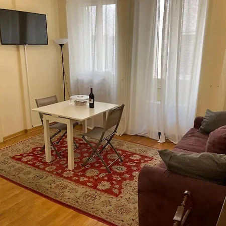 Charming Near The Colosseum 60 Sqm 4 Pers Air Conditiond